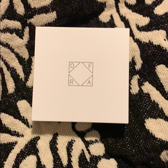 OFRA- All of the lights highlighter - Picture 2 of 5